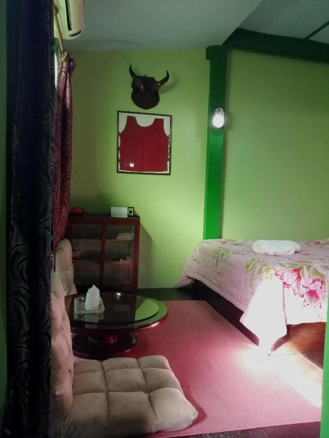 Bed and Breakfast Baan Tepa Boutique House Bangkok Exterior foto