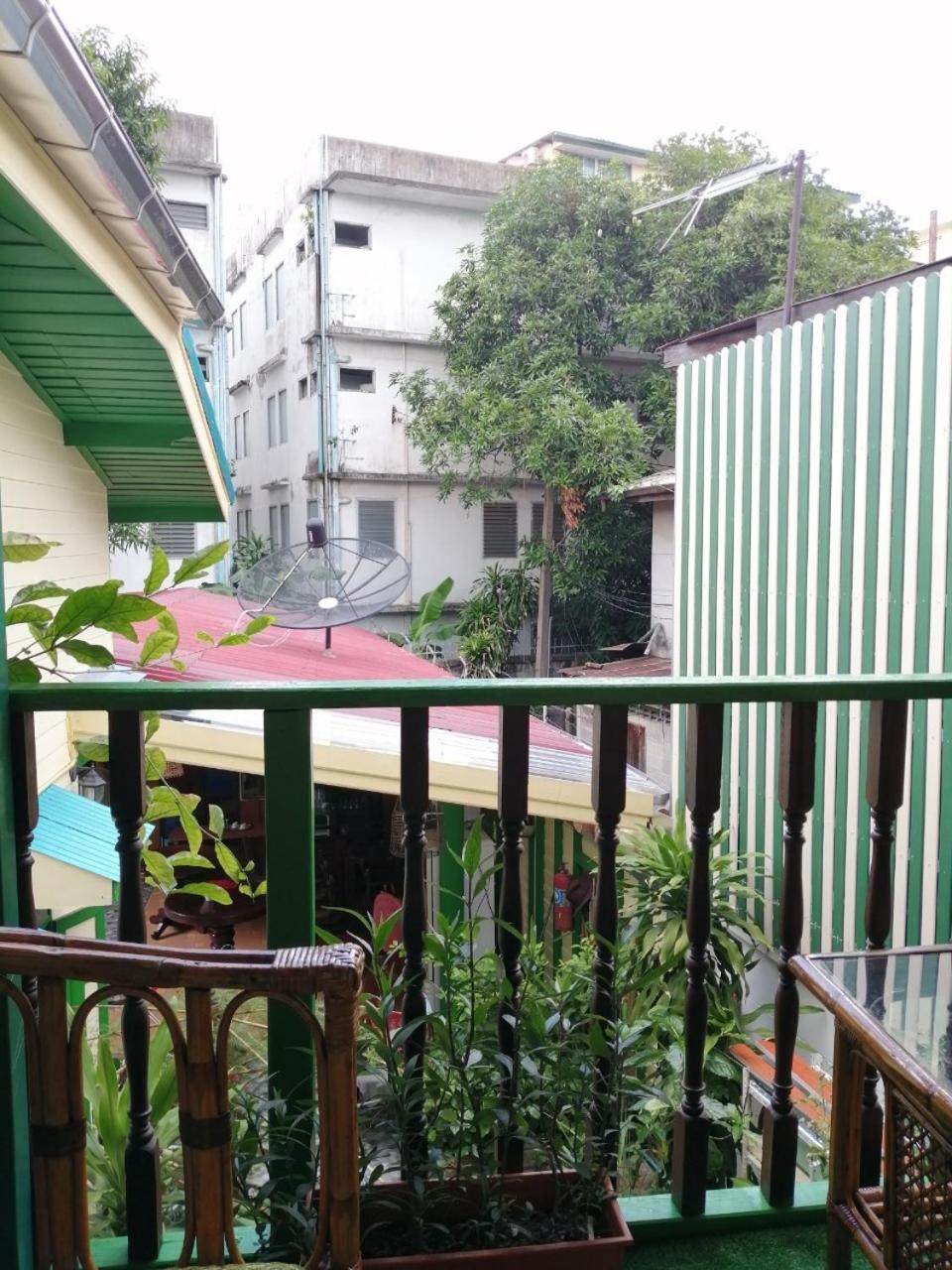 Bed and Breakfast Baan Tepa Boutique House Bangkok Exterior foto