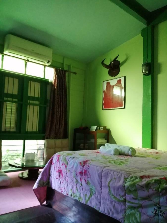 Bed and Breakfast Baan Tepa Boutique House Bangkok Exterior foto
