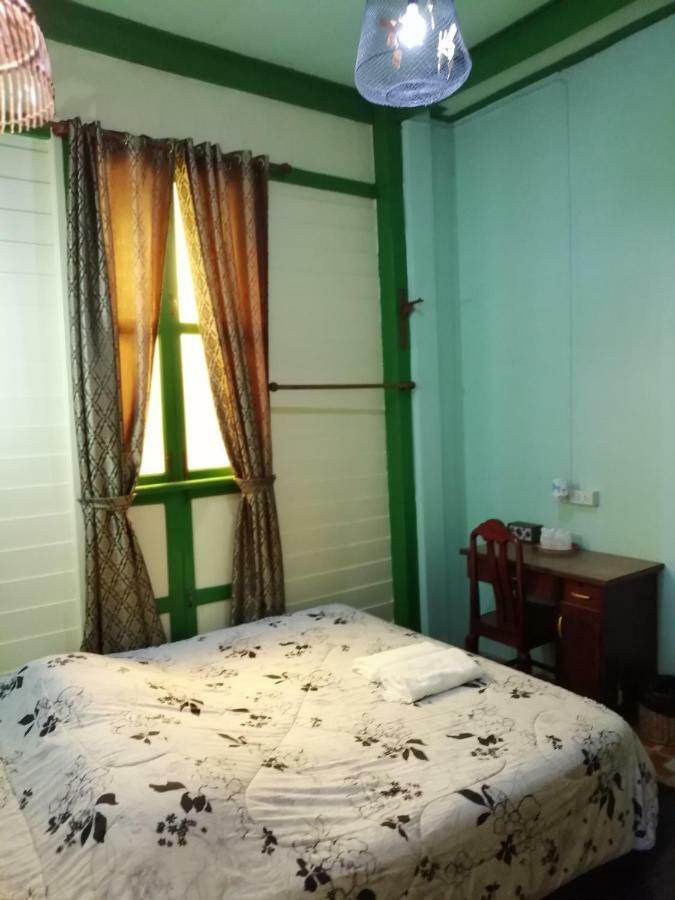 Bed and Breakfast Baan Tepa Boutique House Bangkok Exterior foto