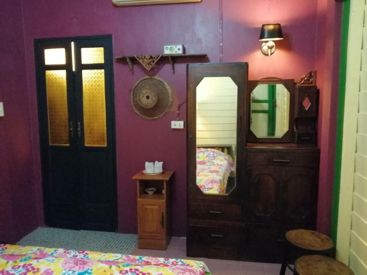 Bed and Breakfast Baan Tepa Boutique House Bangkok Exterior foto