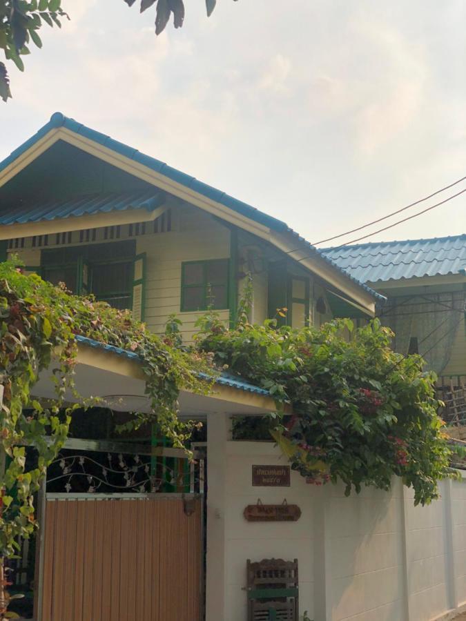 Bed and Breakfast Baan Tepa Boutique House Bangkok Exterior foto